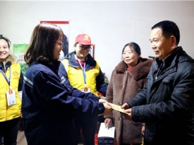 长沙bsport电梯有限公司与公益组织“长沙县爱的摆渡人义工发展中心”看望失独老人,一起陪过小年夜2