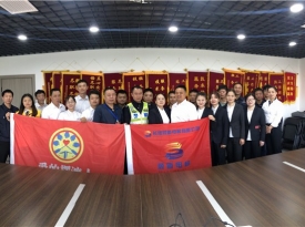 长沙bsport电梯有限公司与公益组织“长沙县爱的摆渡人义工发展中心”看望失独老人,一起陪过小年夜2