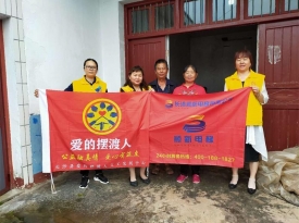 长沙bsport有限公司携手公益组织“长沙县爱的摆渡人义工发展中心为失独老人售卖大米